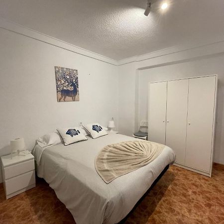 Valencia Centro Andando Y Playa Malvarrosa Tranvia 외부 사진