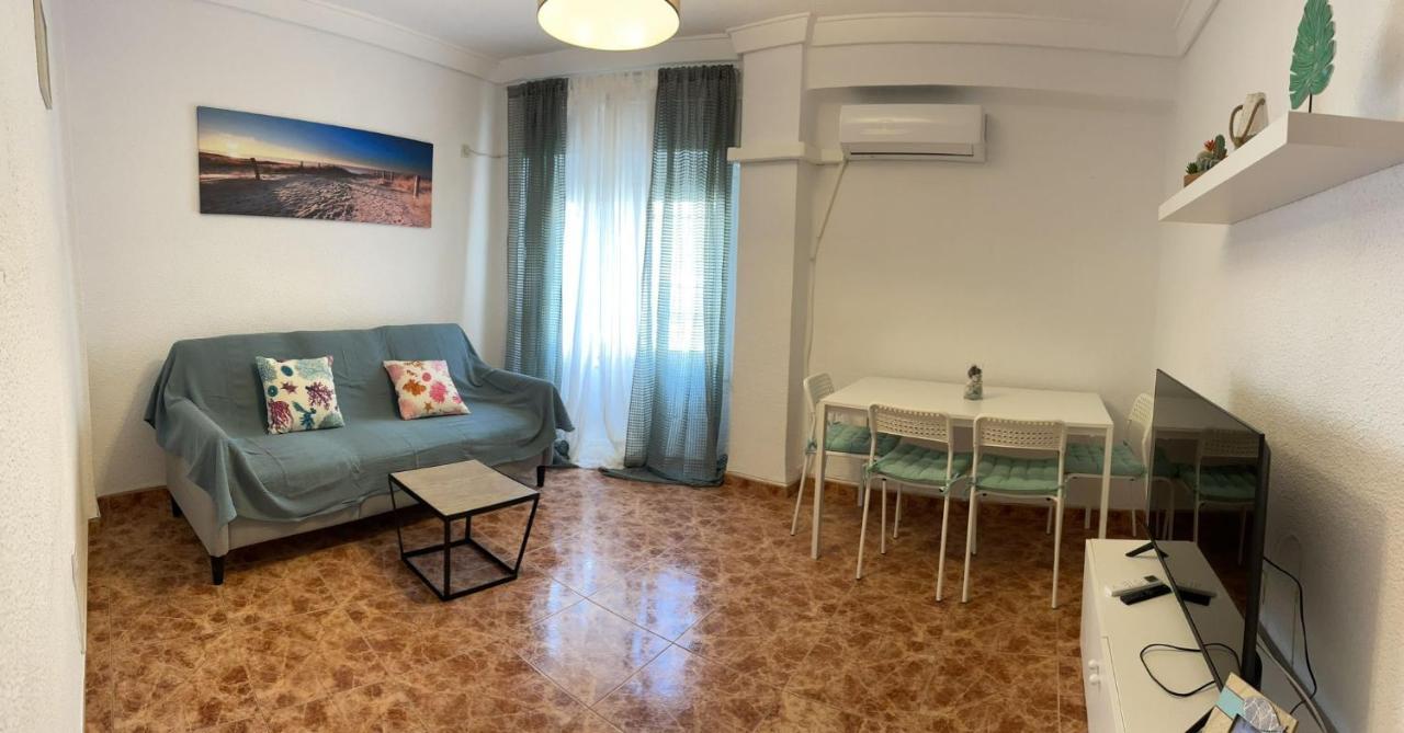 Valencia Centro Andando Y Playa Malvarrosa Tranvia 외부 사진