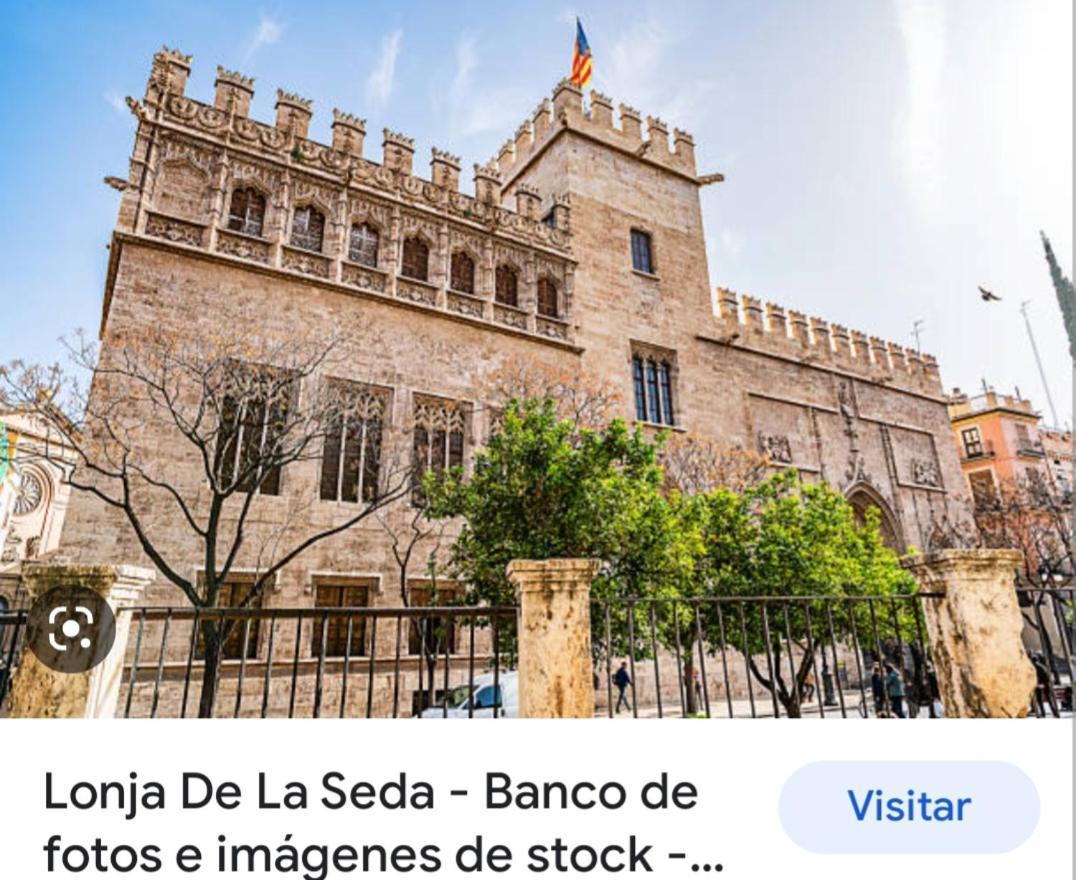 Valencia Centro Andando Y Playa Malvarrosa Tranvia 외부 사진